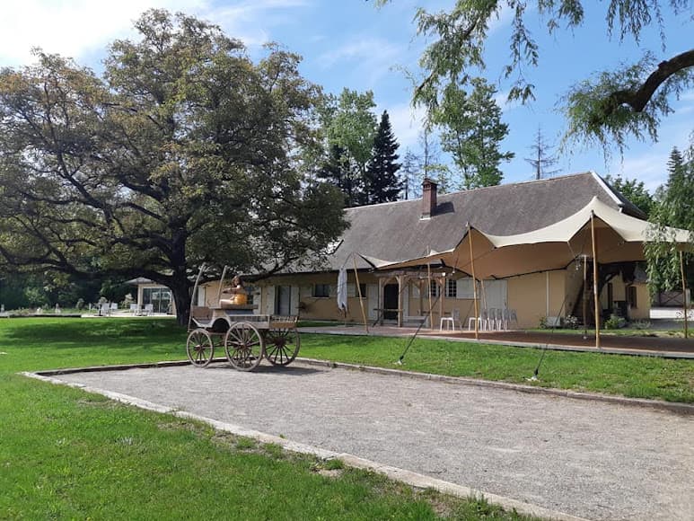 Le Domaine Du Vieux Noyer